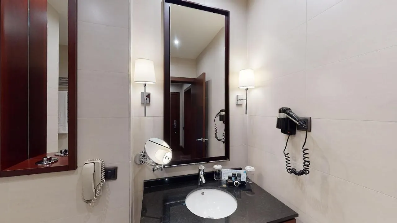 Hotel Barcelona Center 4*,